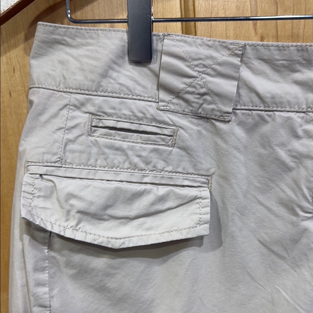 Tommy Hilfiger Cream Cargo Shorts Mid-Thigh Length size 10 - Picture 2 of 9